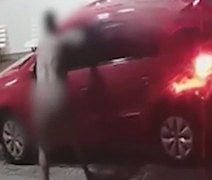 Homem pelado é filmado tentando roubar carro de funcionários de hotel no MS; assista