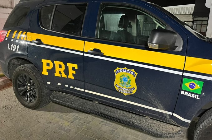 PRF prende motociclista após identificar veículo com queixa de roubo em Maceió
