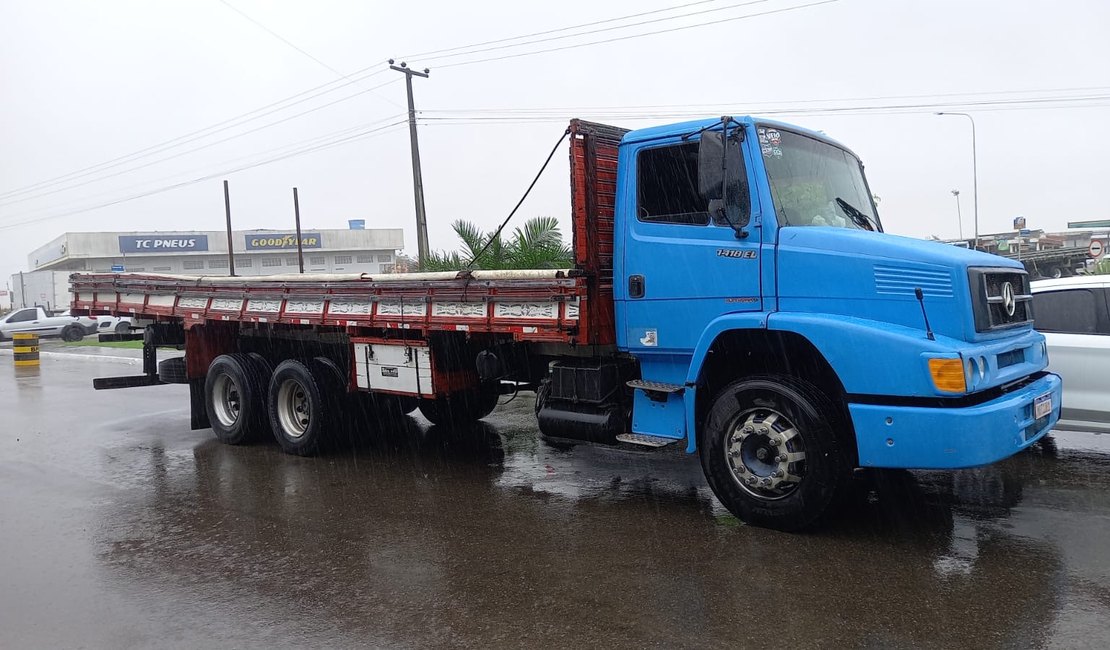 Caminhão roubado em Pernambuco é recuperado em Arapiraca