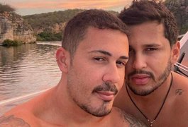 Carlinhos Maia revela ter feito sexo em banheiro de rádio evangélica com o marido