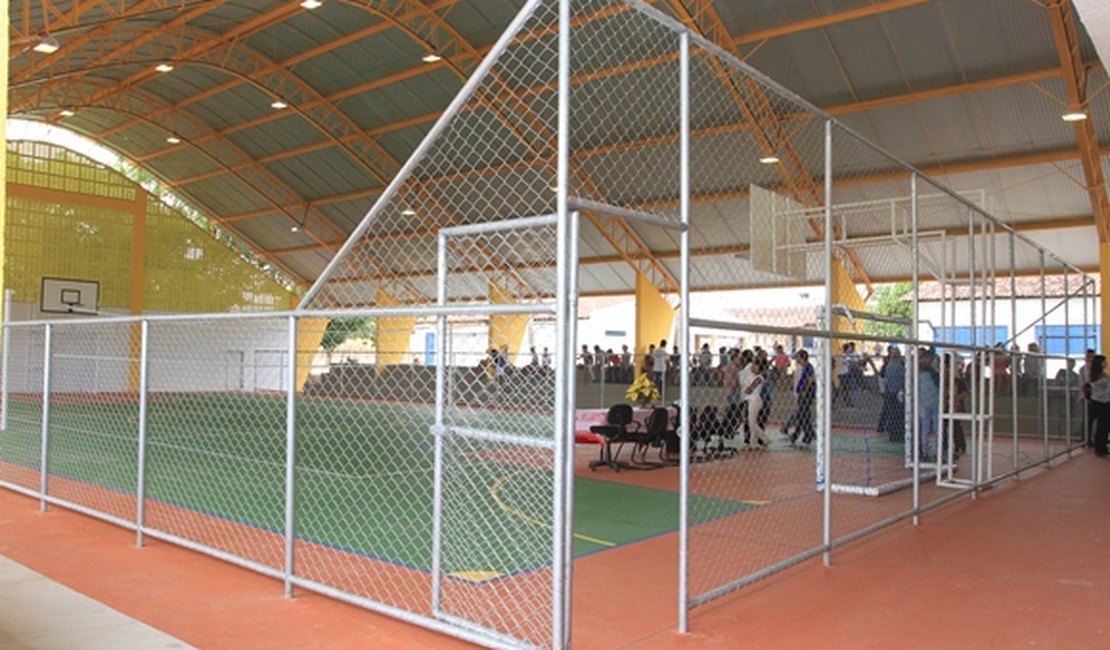 Município de Arapiraca ganha nova escola e quadras esportivas