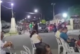 Vídeo. Bloco de carnaval fora de época atrapalha Missa de Páscoa em Paripueira