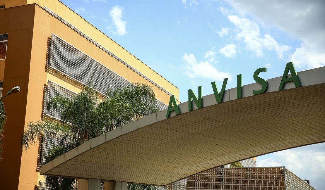 Anvisa autoriza uso emergencial de coquetel contra a covid-19