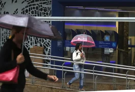 Regra que restringe trabalho aos feriados deve ser adiada, diz ministro