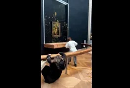 Ativistas jogam sopa em pintura de Monalisa, no museu em Paris