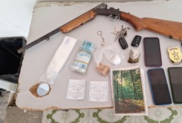 Operação apreende drogas, armas e carros clonados em Feira Grande; dois homens foram presos