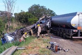 Acidente envolvendo ônibus de cantora deixa morto e 17 feridos em Goiás