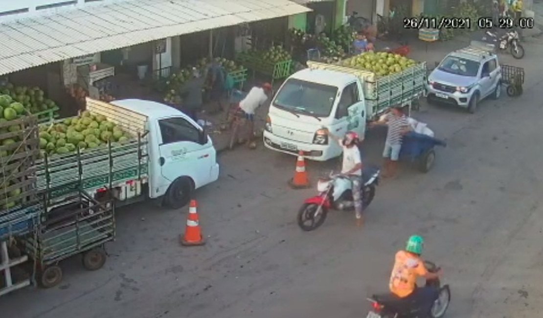 Zé do coco: Câmera flagra momento em que comerciante é assassinado; assista
