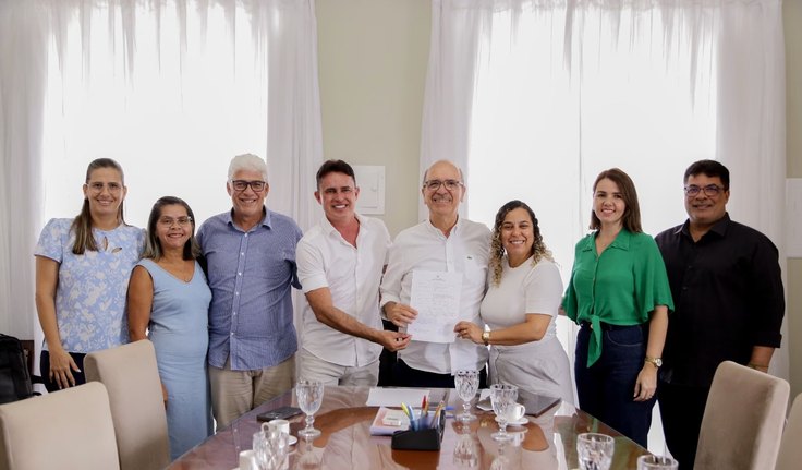 Prefeito Ronaldo Lopes assina ordem de serviço para ampliação e reforma da Escola Municipal Wilton Lucena