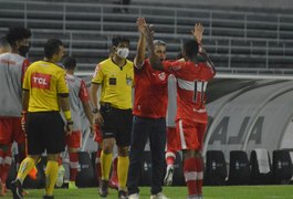 Sem vencer há dois jogos, CRB recebe a Chape no estádio Rei Pelé em jogo atrasado