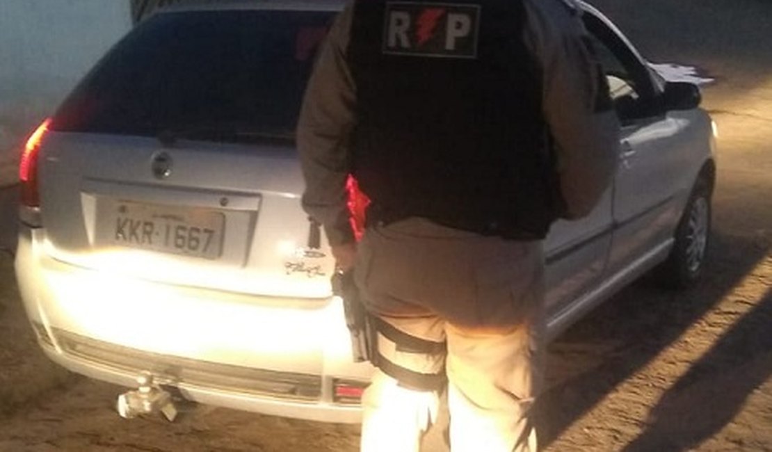 Polícia Militar recupera veículo roubado no Nilo Coelho, em Arapiraca