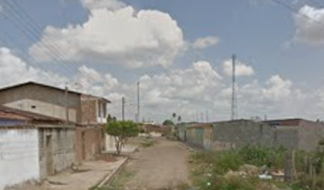 Criminosos invadem casa, efetuam disparos e fogem com celulares no bairro Primavera