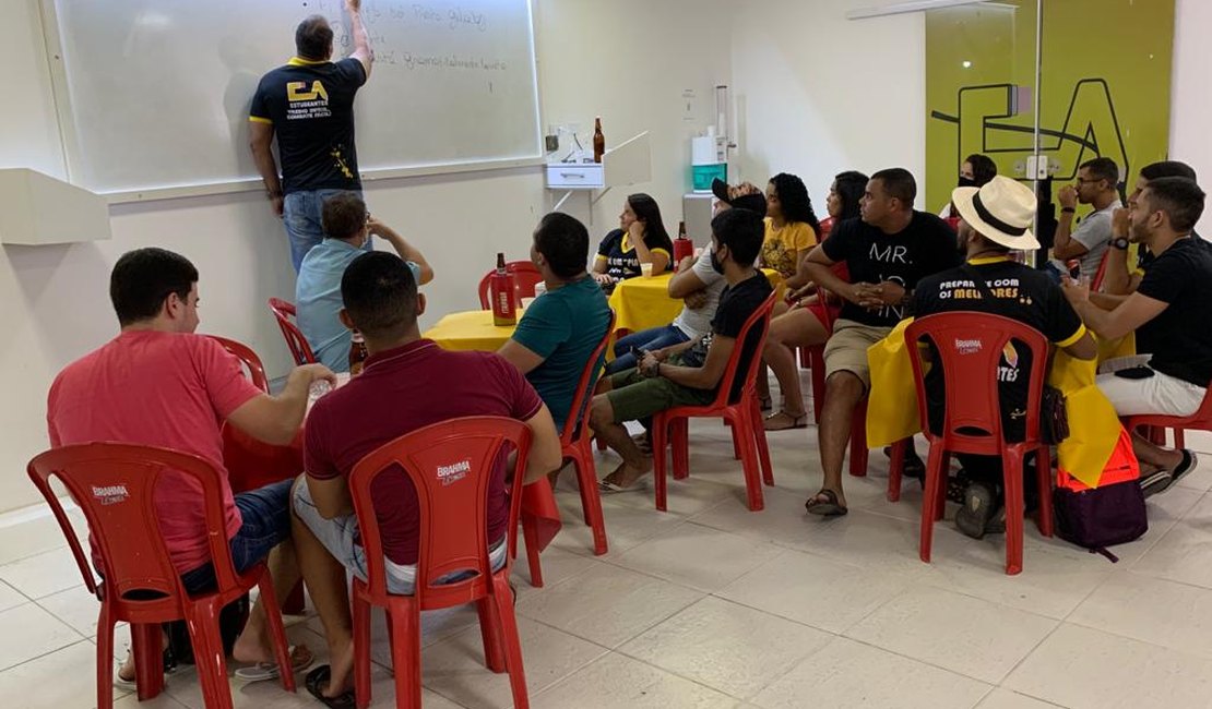 Em forma de protesto, curso preparatório de Arapiraca monta bar em sala de aula