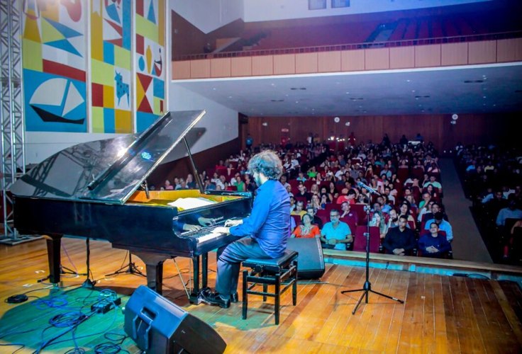 Festival de Música de Penedo é encerrado com desfile de bandas, grupo afro, Orquestra da Ufal e concerto de piano