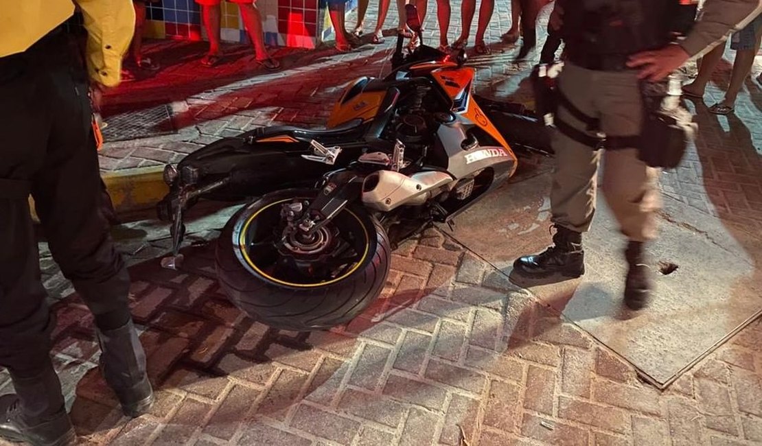 Motociclista coloca pedestres em risco, xinga policiais e quase atropela comandante de guarnição no Francês