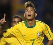 Com gols de Neymar e Jô, Brasil vence México