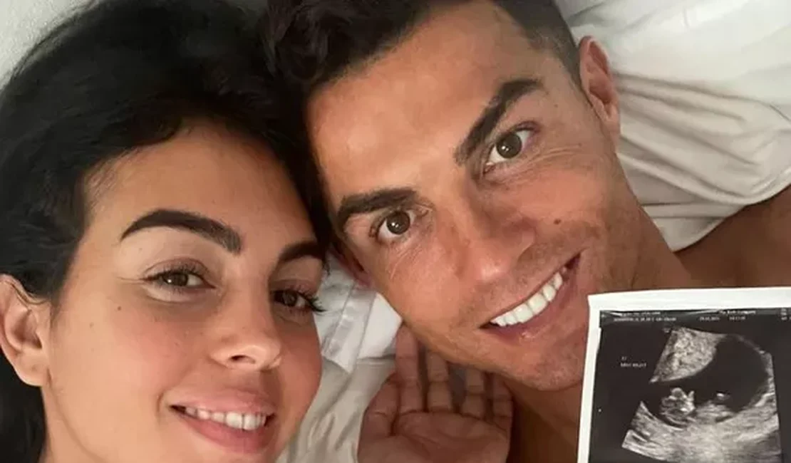 Cristiano Ronaldo e esposa anunciam que um dos gêmeos que o casal esperava morreu