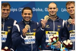 Brasil quebra recordes e fatura três medalhas de ouro no Mundial de piscina curta