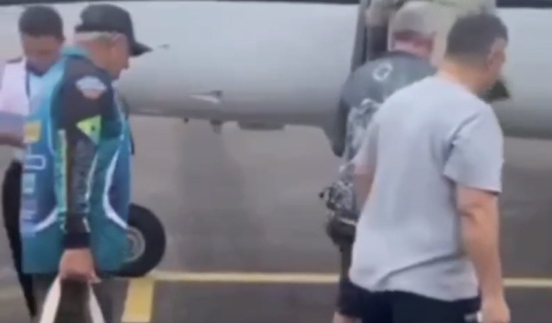 Vídeo mostra passageiros embarcando em avião que caiu no Amazonas