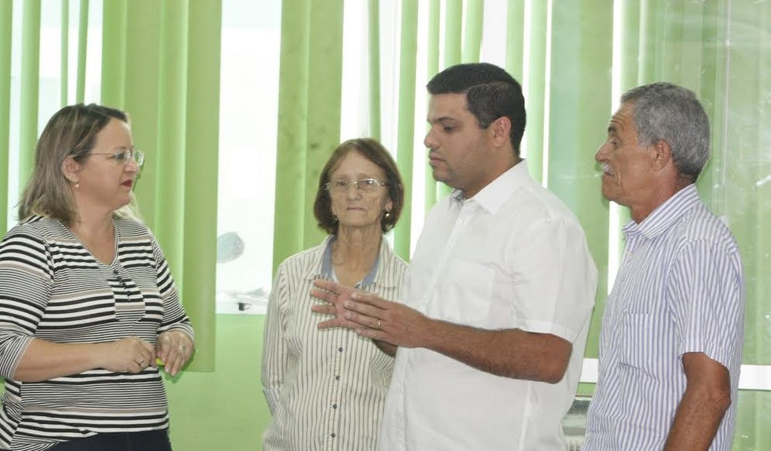 Vereador eleito visita pela primeira vez Câmara Municipal de Arapiraca