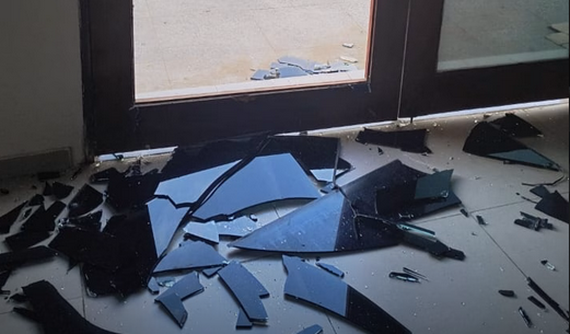 Casa do Empreendedor de Penedo é alvo de vandalismo na madrugada deste domingo (9)