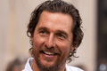 Consolo inusitado: Matthew McConaughey deixou pênis de fora ao abraçar apresentador no Emmy