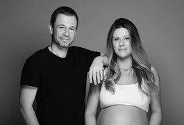 Tiago Leifert anuncia o nascimento de Lua, sua primeira filha com Daiana Garbin