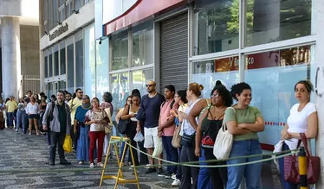 Mais de 42 mil fazem provas discursivas do CNU 2025 neste domingo