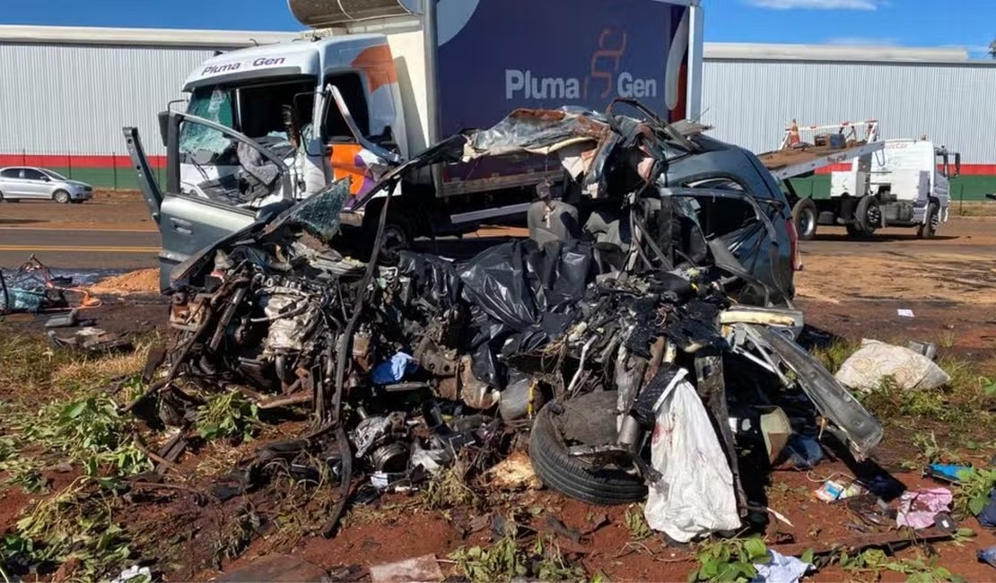 Seis pessoas da mesma família morrem em acidente enquanto voltavam da praia, no PR