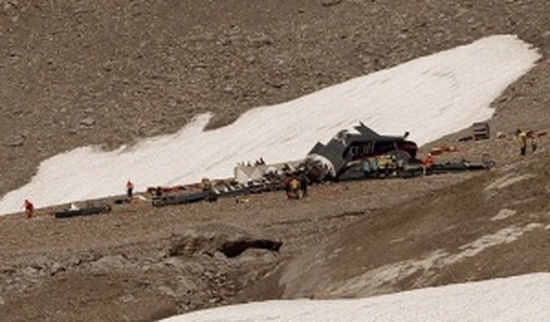 Avião militar de 1939 cai nos Alpes Suíços e deixa mortos