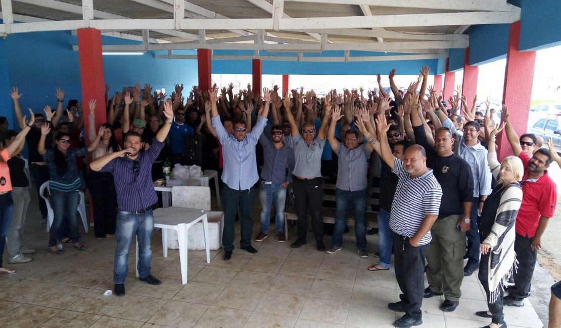 Em assembleia, agentes penitenciários de Alagoas decidem manter greve