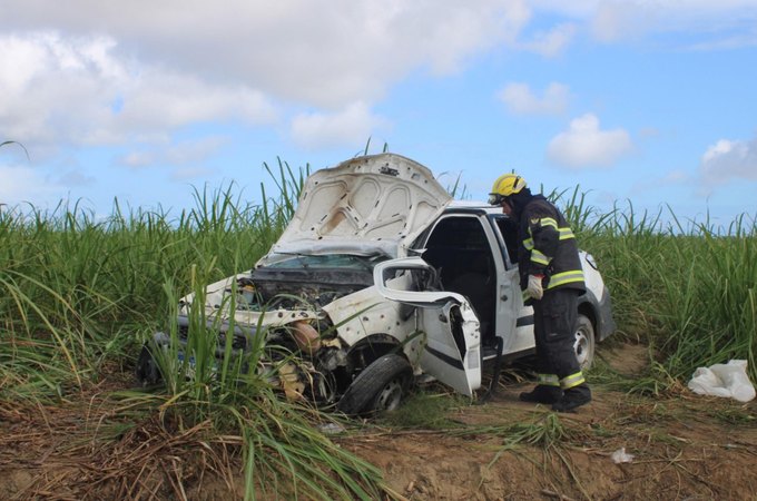 Bombeiros resgatam vítima após queda em ribanceira no interior de Alagoas