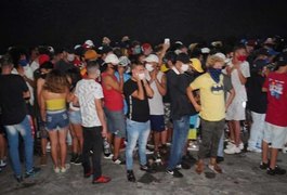 Cerca de 500 pessoas sem máscara de proteção foram flagradas em balada clandestina
