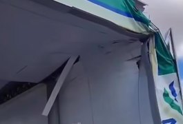 Parte de cobertura de posto com placas solares desaba e deixa trabalhador ferido em Craíbas