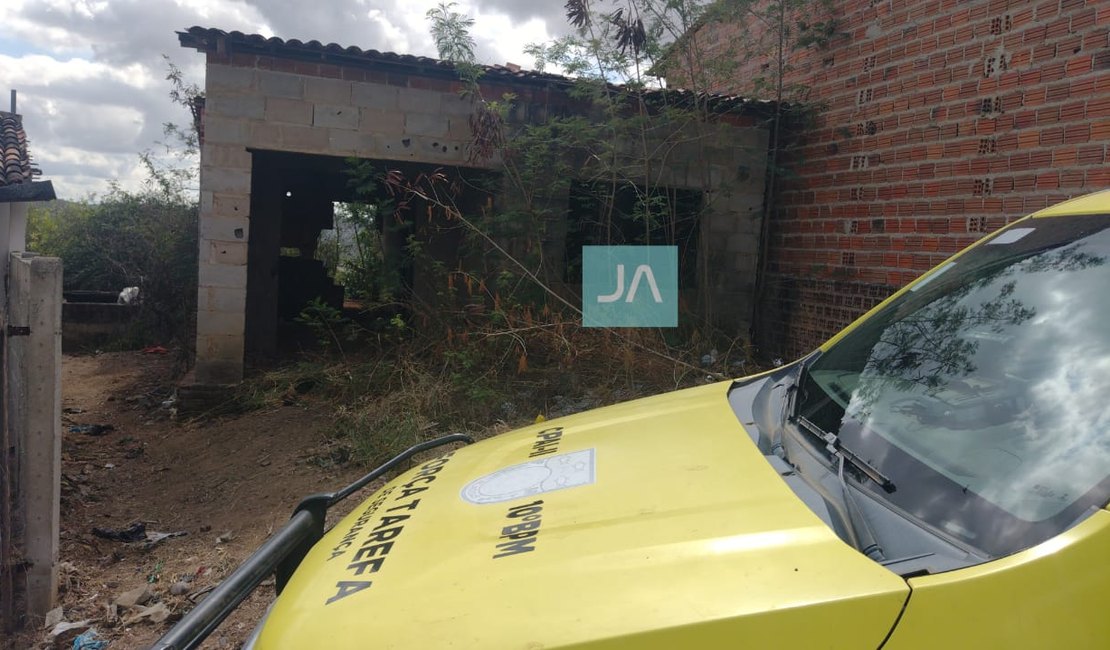 Cadáver é encontrado carbonizado nos fundos de casa abandonada em Igaci