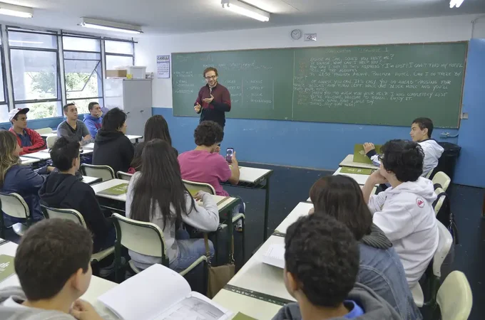 Piso do magistério tem reajuste de 5,4% e vai a R$ 5,1 mil em 2026