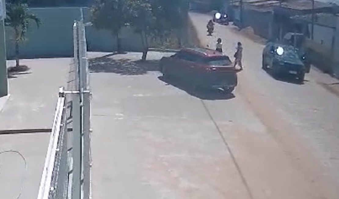 Câmeras de segurança flagraram mulher assassinando médico, em frente a UBS de Arapiraca; assista