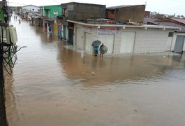 Ruas de São Miguel dos Campos ficam alagadas com as chuvas desta segunda (18)