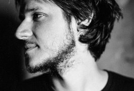 Rubel dá pausa na carreira de cantor para ser roteirista do ‘Lady Night’