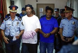 Justiça Paraguaia decreta prisão de 6 meses para o ex-jogador Ronaldinho Gaúcho