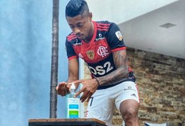 Em live, Bruno Henrique cai em pegadinha e diverte torcedores