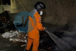 Fogo em entulho assusta moradores no Alto do Cruzeiro, em Arapiraca