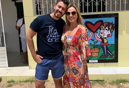 Eliana grava quadro na Vila de Carlinhos Maia, em Penedo