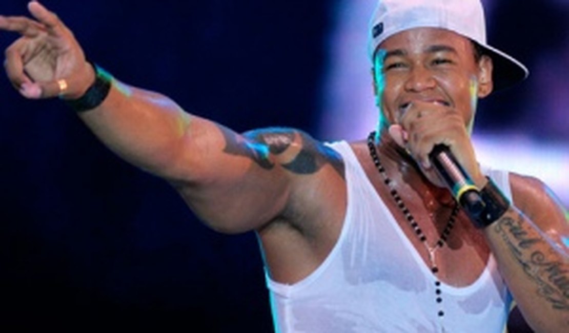 Cantor Léo Santana será atração do Maceió Verão 2018