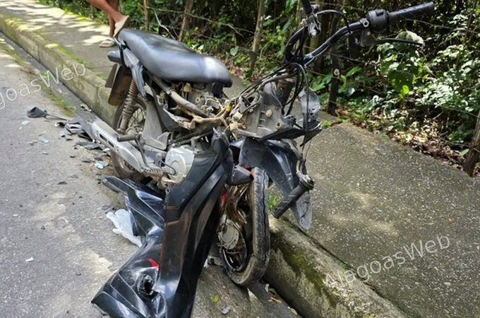Motociclista entra na contramão e fica em estado gravíssimo após colisão, em São Miguel dos Campos