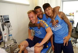 Neymar e outros sul-americanos voltam e passam por exames no Barça