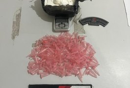 Mulher é presa por tráfico de drogas no Vale do Perucaba, em Arapiraca