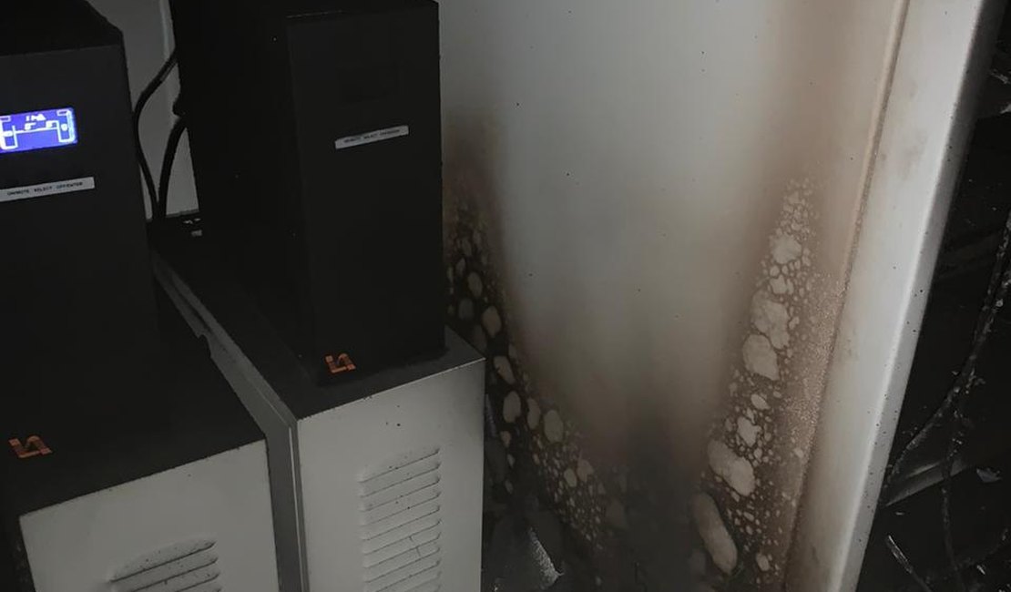 Sala de agência do Banco do Brasil é atingida por incêndio na Ponta Verde, em Maceió