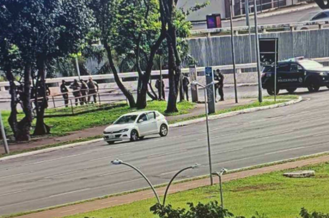 Homem é detido após ameaçar jogar bombas em prédios da PM e da PF, em Brasília