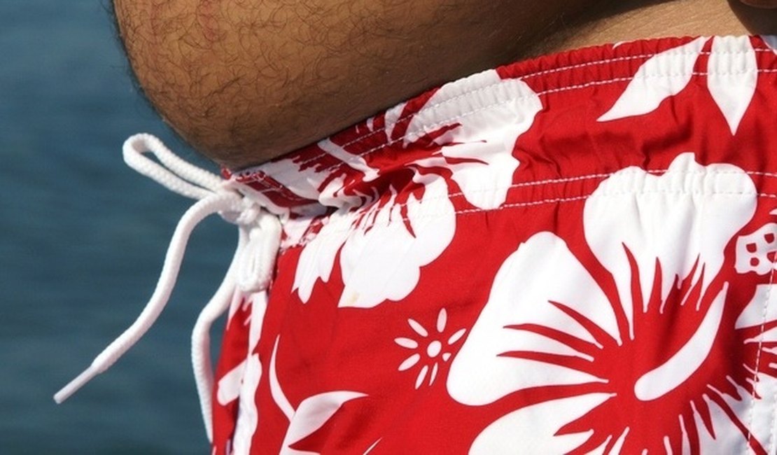 Não é só a idade: entenda por que a barriga do homem costuma aparecer depois dos 40